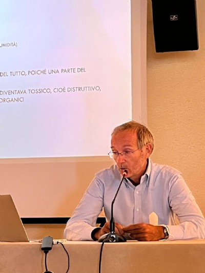 Dr. E. Simongini